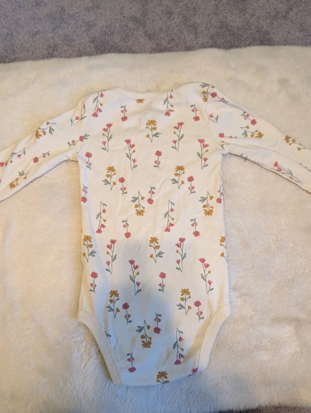 Carter's Floral Long Sleeve Body Suit And Pant Set 18 Months Flawed